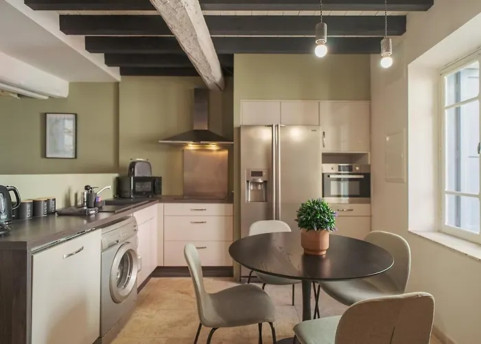 La Des Remparts View And Private Patio