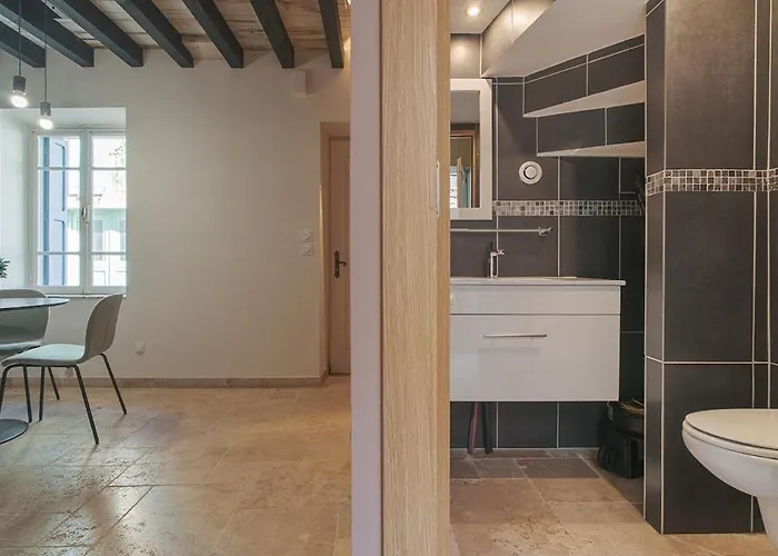 Semesterbostad La Des Remparts View And Private Patio Carcassonne