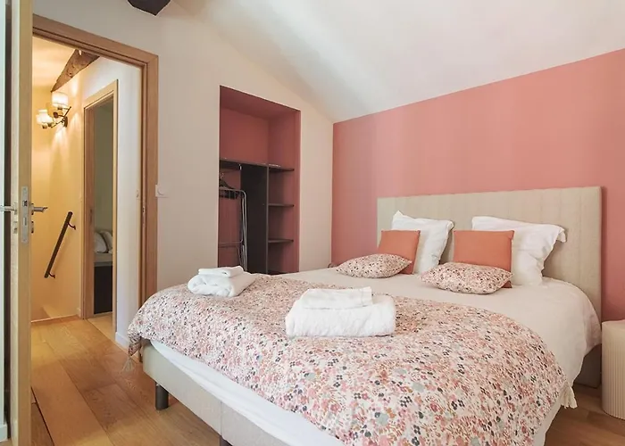 La Des Remparts View And Private Patio